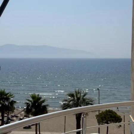 شقة Sea View Balcony فلورا