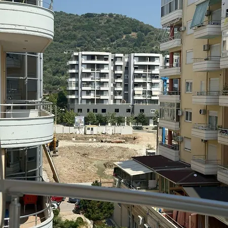 Sea View Balcony فلورا